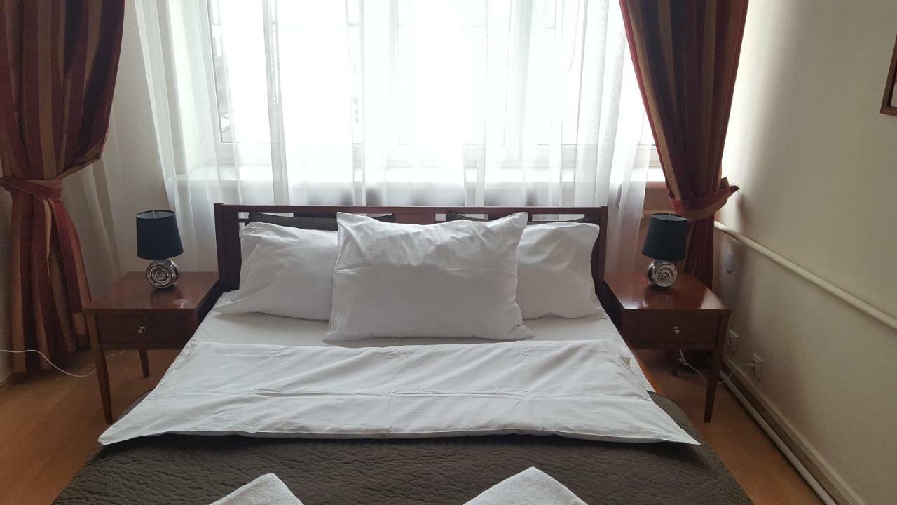 바르샤바 Scsk Zurawia B&B 외부 사진